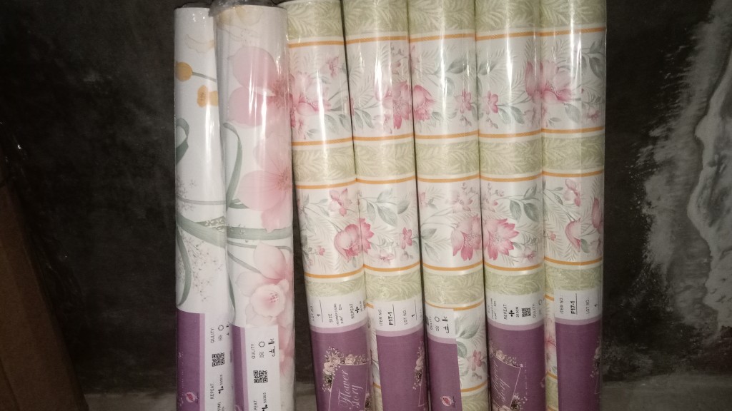 Wallpaper Dinding Murah Garis Bunga Pink Daun Hijau Fresh