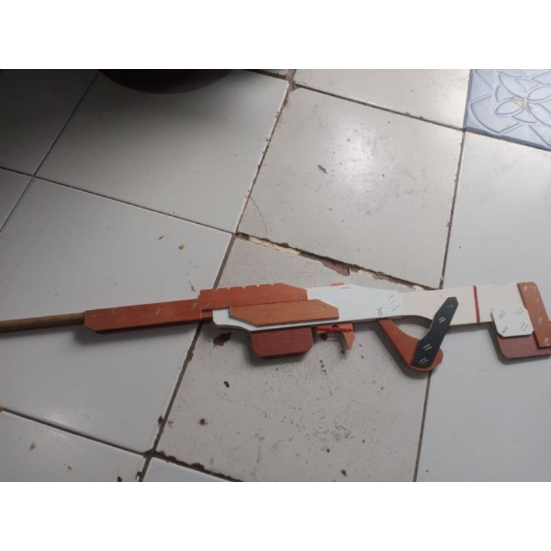 mainan tembakan kayu peluru karet model mp40