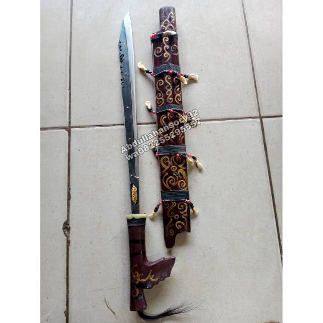 Mandau asli kalimantan