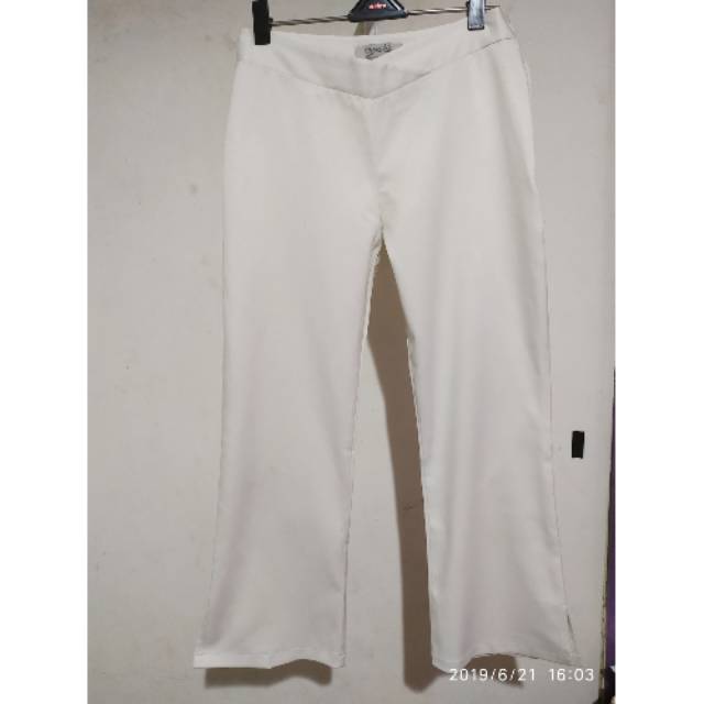 Celana panjang putih bahan licin preloved/ second