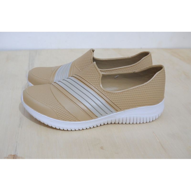 Sepatu slip on wanita pro att lentur dan nyaman dipakai