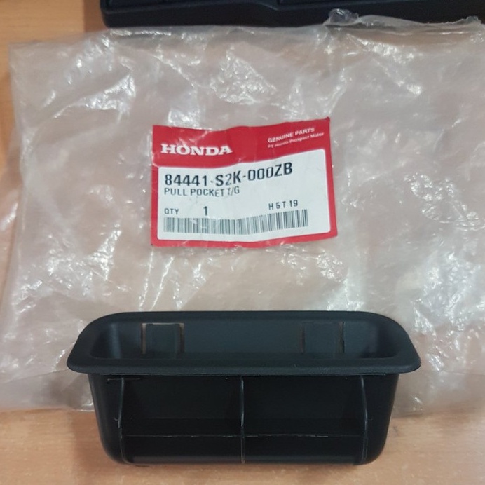 Pull Pocket Tail Gate atau Handle Handel Bagasi Belakang Bagian Dalam Honda Freed Mobilio HRV BRV