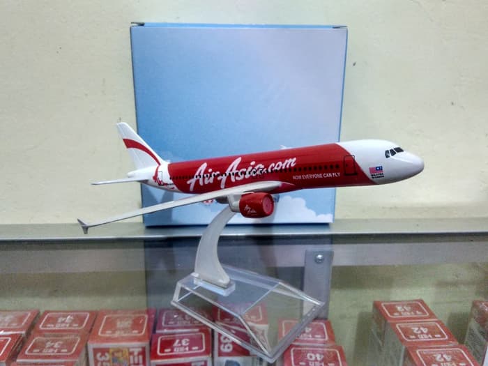 Diecast Air Asia Miniatur Pesawat Terbang Aircraft metal cocok untuk souvenir/hadiah