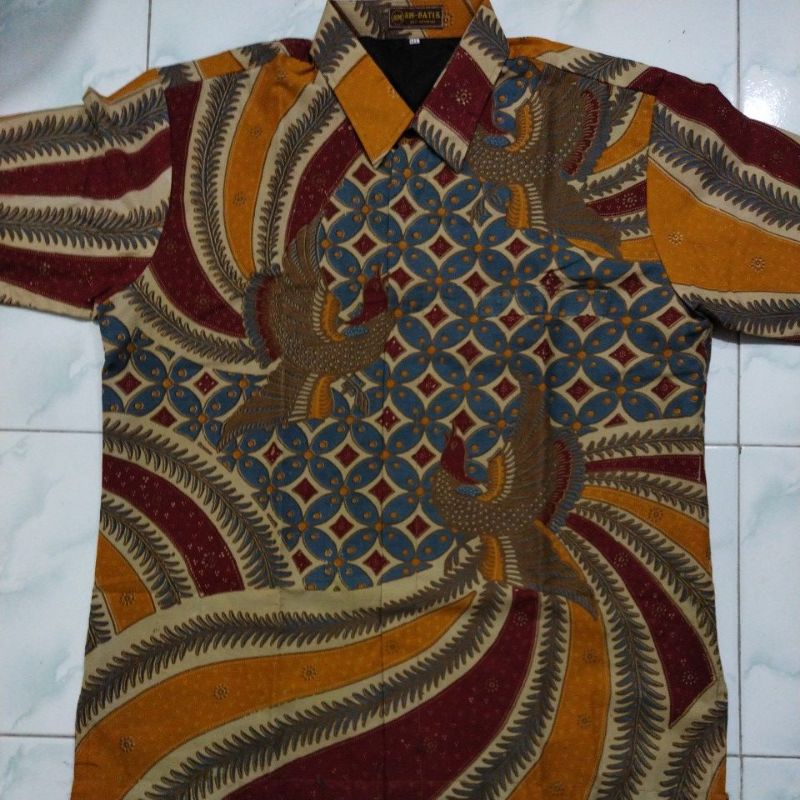 TIGA DARA SM BATIKSOLOAMANAH BAJU KEMEJA BATIK SOLO PRIA LENGAN PENDEK PANJANG LAPIS FURING ATASAN PREMIUM MODERN PANCASONA ABU PANJI LESMONO PARANG CENDONO PARANG MIRING PARANG UNGU PEKSI IJO NEW PEKSI KUNING PEKSI SELING PEKSI WARNA 5 PERMATA HITAM KLA