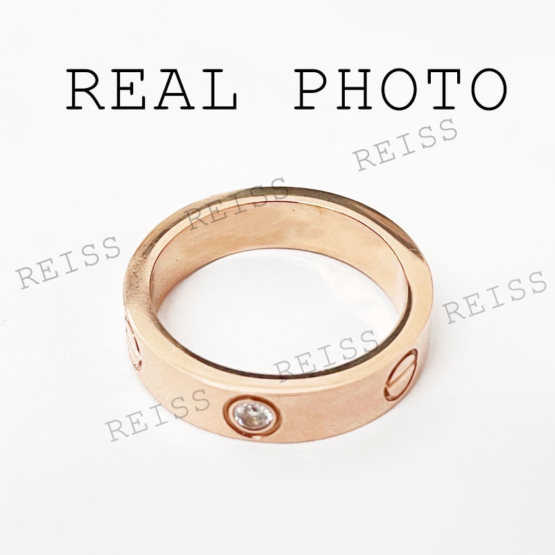 Cincin Titanium Steel Warna Rose Gold Hias Berlian Klasik Simple untuk Pasangan / Pria / Wanita jz025