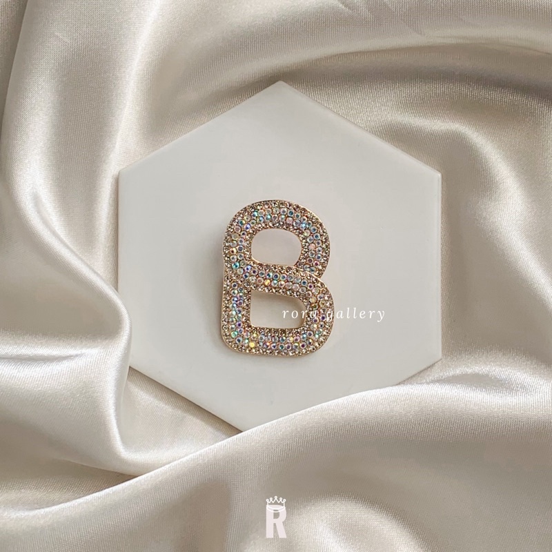 Rora PART 1 NEW BROOCH | BROS BUTTONSCARVES | Rora Gallery-E gold