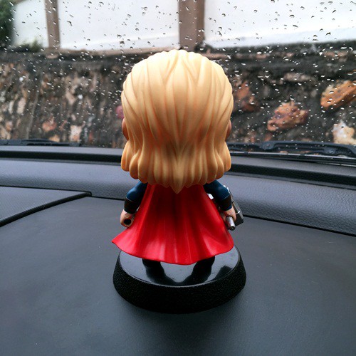 THOR Boneka Figure Miniatur Pajangan Mobil Solar Power GOD OF THUNDER Goyang Kepala Shacking Head