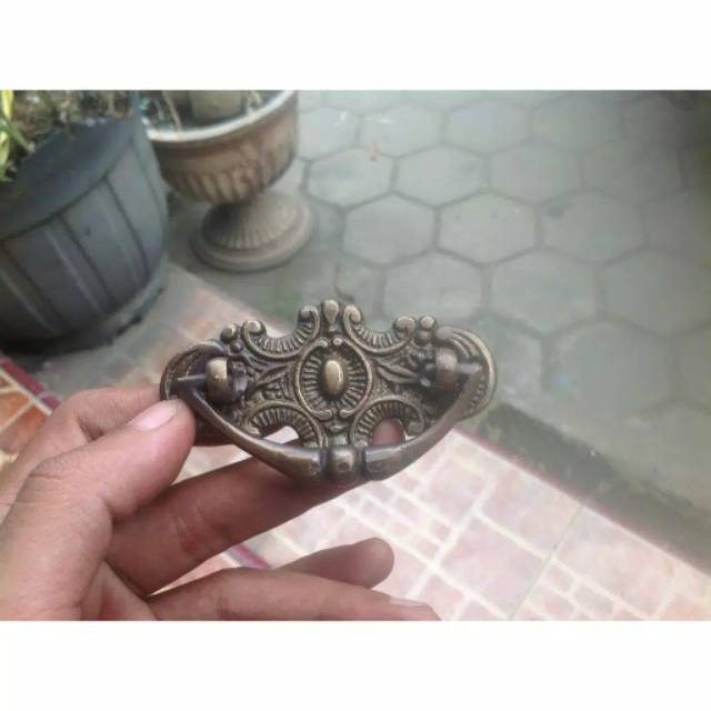 Handle / Tarikan Laci Lemari Jendela Pintu Rumah Kuningan Antik Motif Batman