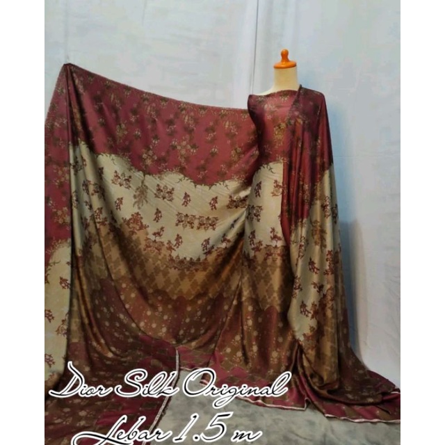 KAIN BAHAN DIOR SILK ORIGINAL DENGAN MOTIF MEWAH DNA TERLARIS / BAHAN ECERAN DENGAN KUALITAS BAGUS /