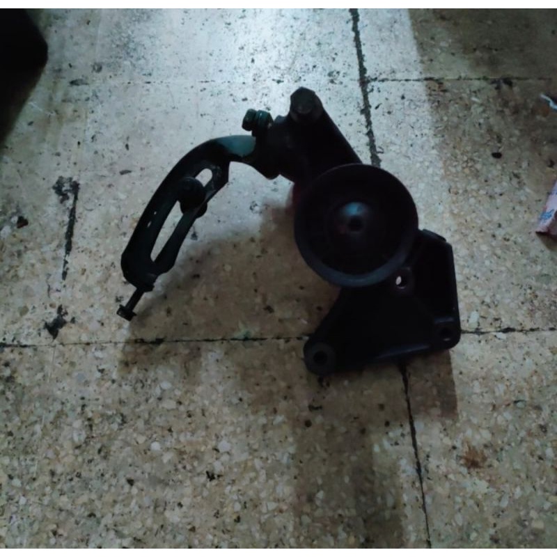 breket bracket altenator alternator dinamo amper ampere copotan Jeep cherokee country