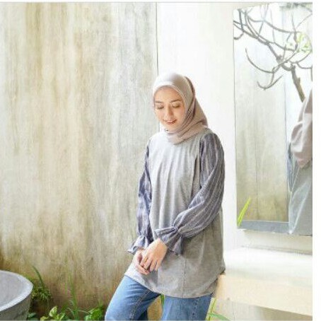 LILY BLOUSE ABU SIZE M & LEVIS SIZE L. VANILLA HIJAB