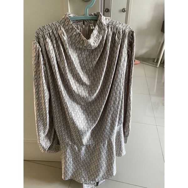 preloved Vanilla Hijab Monogram series Blouse