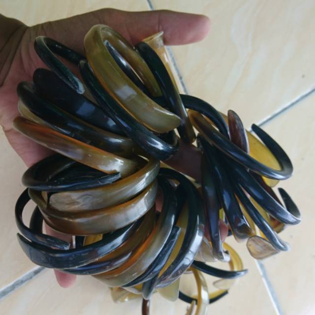 Gelang tanduk sapi