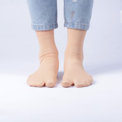 Soka Kaos Kaki Jempol Panjang L