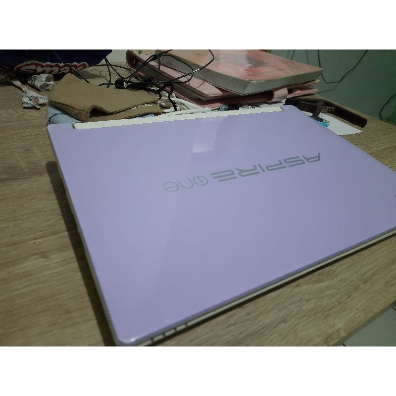 Notebook acer aspire one ungu bekas (second)