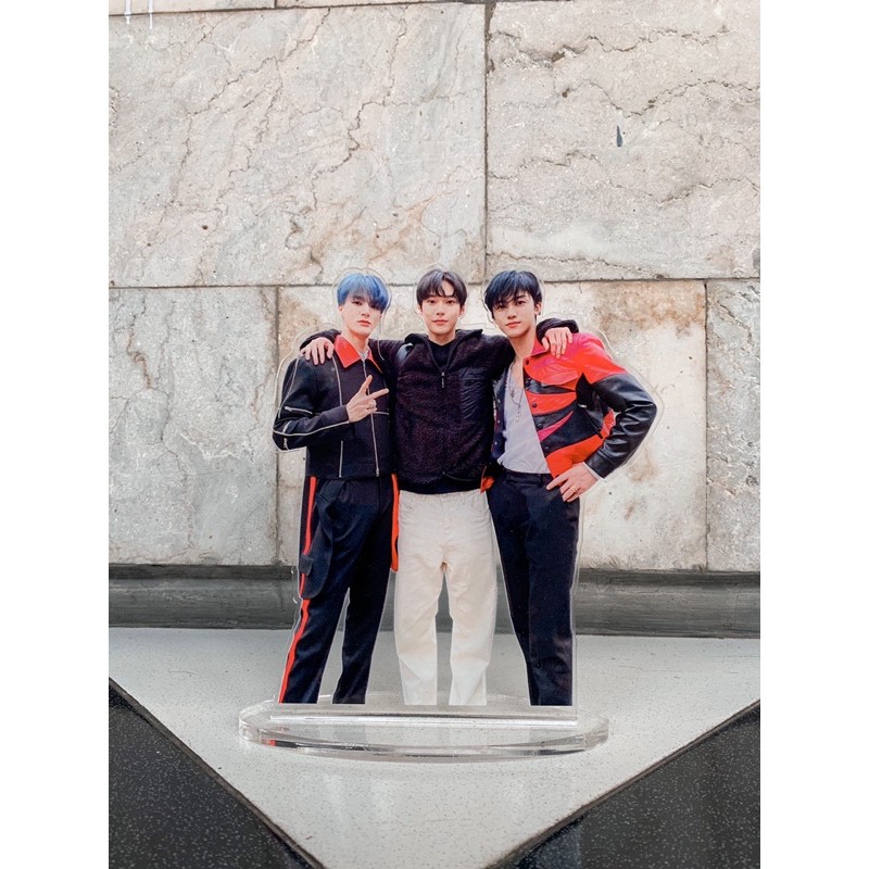 CUSTOM FIGURE STANDEE (GROUP) ACRYLIC