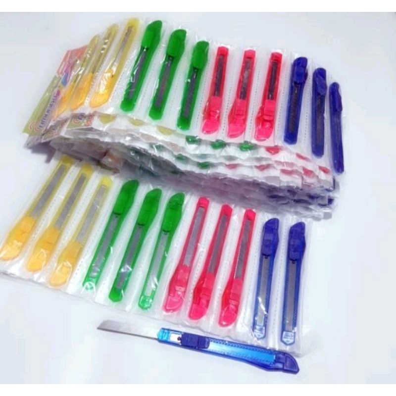 

Cutter Kecil Renceng Per'lusin ( 12 Pcs )