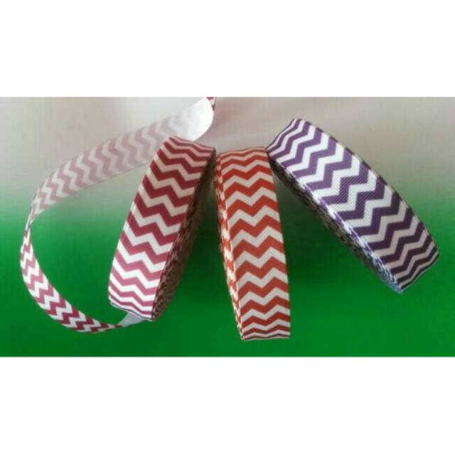 

Pita grosgrain 2,2cm zig zag 1warna