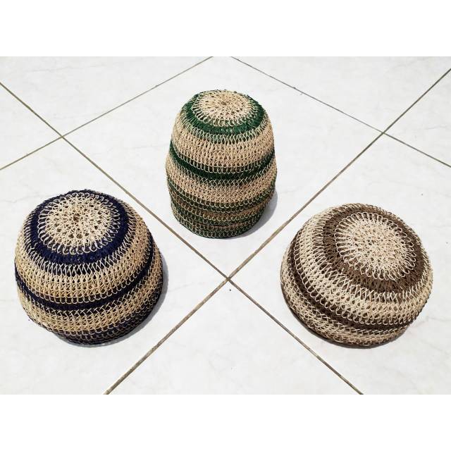 Peci Rotan Bulat Warna Khas Kalimantan