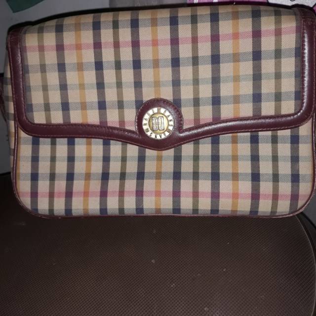 Tas bekas merk Dak.s