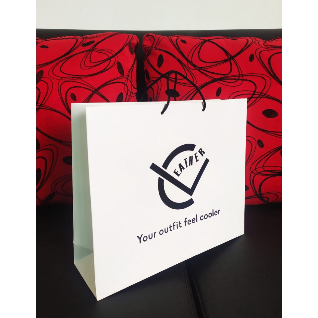 

PAPERBAG PUTIH CUSTOMSIZE (P:29 X L:8 X T2:9) / PAPERBAG / TAS KERTAS / PAPERBAG SABLON / TAS KERTAS SABLON / PAPERBAG BUTIK / PAPERBAG DISTRO / PAPERBAG WEDDING / PAPERBAG BRIDESMIDE / PACKAGING PRODUK