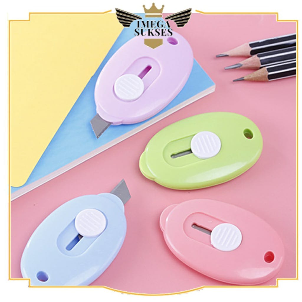 

Cutter Mini Portable Bentuk Oval Mini Cutter Polos Travel Kit Pemotong Kertas Paper Cutter Lucu kode 04