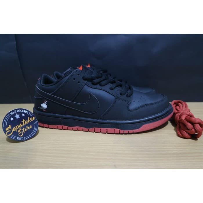  Sepatu  Nike  SB Dunk  Low Pigeon Full Black Premium 