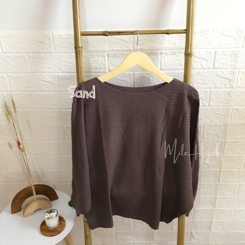 Kalila Batwing Sweater Rajut Premium-Sand