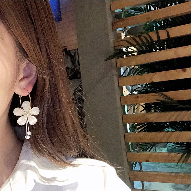 XiaoboACC Anting Tusuk Bentuk 5 Kelopak Bunga Aksen Berlian Imitasi Ala Korea untuk Wanita