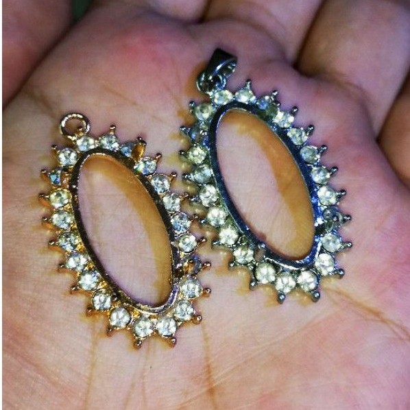 Ring Emban Motif Liontin Plus Zircone HQ