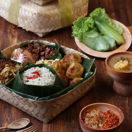 

Family Pack Nasi Daun Jeruk Nn Tjioe (porsi 4-5 org)