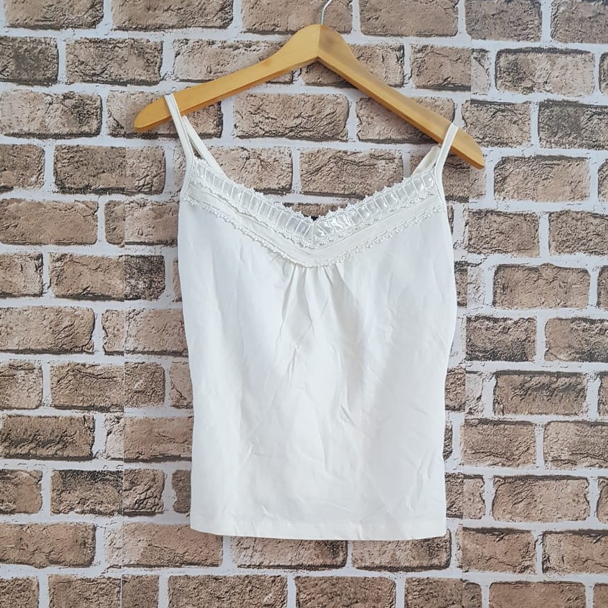 Baju Atasan Wanita Principles Putih Polos Model Tanktop Kerah V Preloved