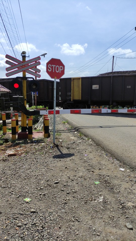 Gergaji Lipat Mini Portable Alat Potong Multifungsi Untuk Kayu Pipa Paralon