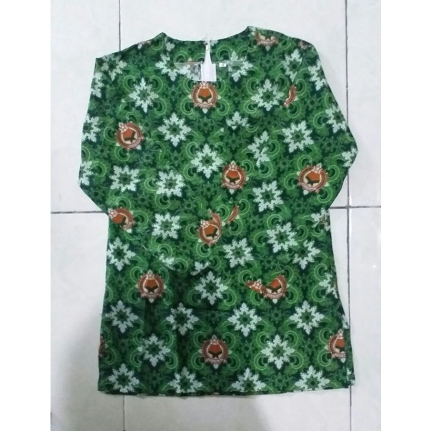 Baju Batik Ikhlas Beramal Hijau (Motif Lugina) Lengan Panjang SD/ Madrasah Diniyah