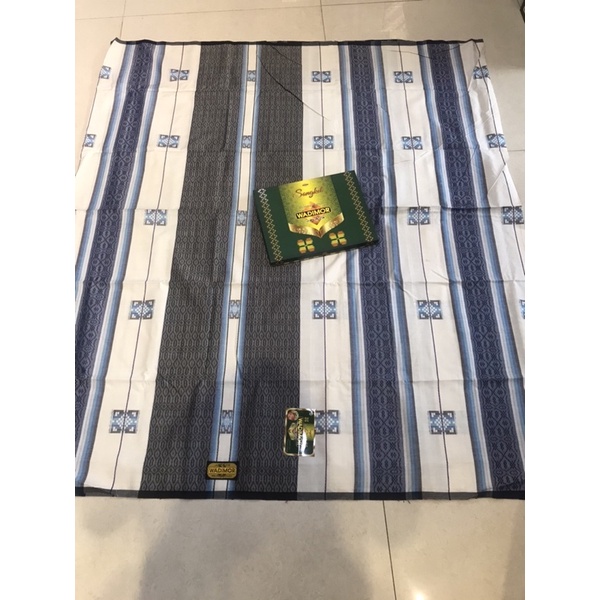 Sarung Wadimor songket/sarung motif timbul