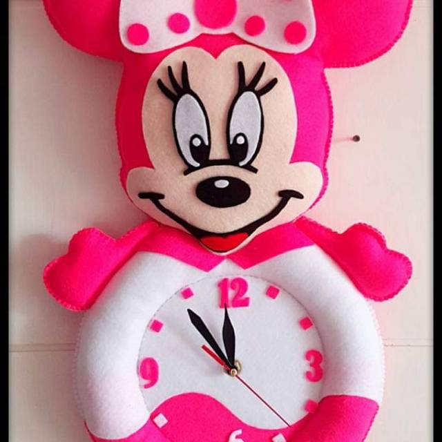Jam dinding karakter flanel