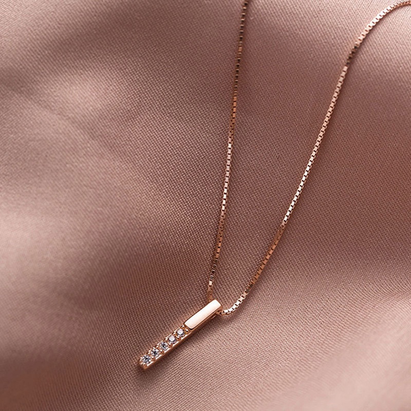 Kalung Rantai Klavikula Hias Liontin Strip Geometris Aksen Berlian Untuk Wanita