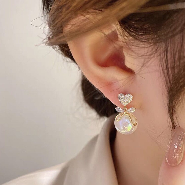 Anting Stud Desain Hati Pita Aksen Kristal Mutiara Berlian Imitasi Gaya Korea Untuk Wanita