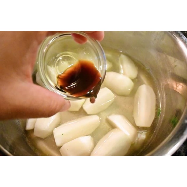

Kikkoman Usukuchi Light Soy Sauce 100ml Repack Bumbu Saus Kecap Asin