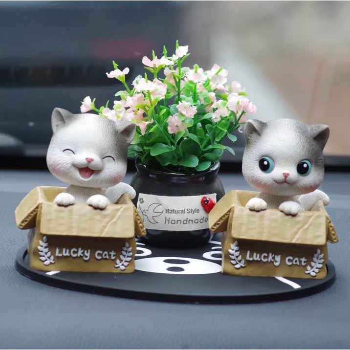 Dashboard Dasbor Mobil Kucing Lucky Cat/Pajangan Mobil Kucing/KUCING KARDUS/dasbor Mobil Kucing Lucky Cat/Baby Lucky Cat Hiasan Pajangan Solar/Hiasan Pajangan Solar Dashboard/pajangan Mobil Luckey Cat Cute Cat/dashboard Lucky Cat