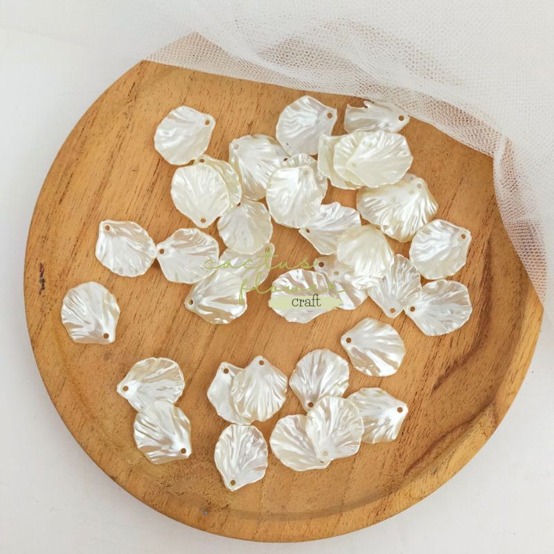 Manik Kelopak BW Ivory Kerang SHELL