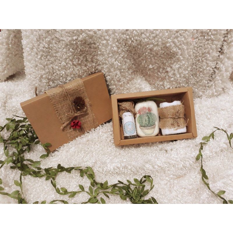 souvenir rustic isi shower gel/hand sanitizer, sabun decoupage dan masker/washlap.gratis thanks card