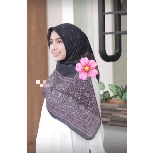 HIJAB SEGIEMPAT VOAL PREMIUM LASERCUT-Lavender