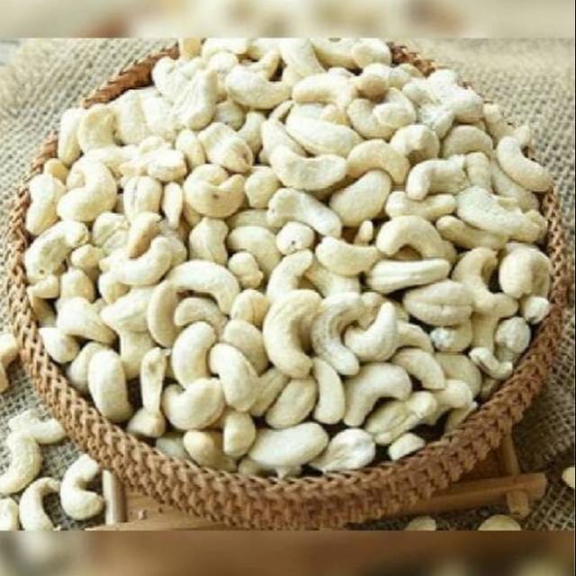 

Kacang Mete Utuh Super 1kg (Repack)