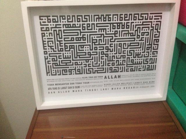 Kaligrafi Kufi Ayat Kursi Classic Hitam Putih Uk 30x40