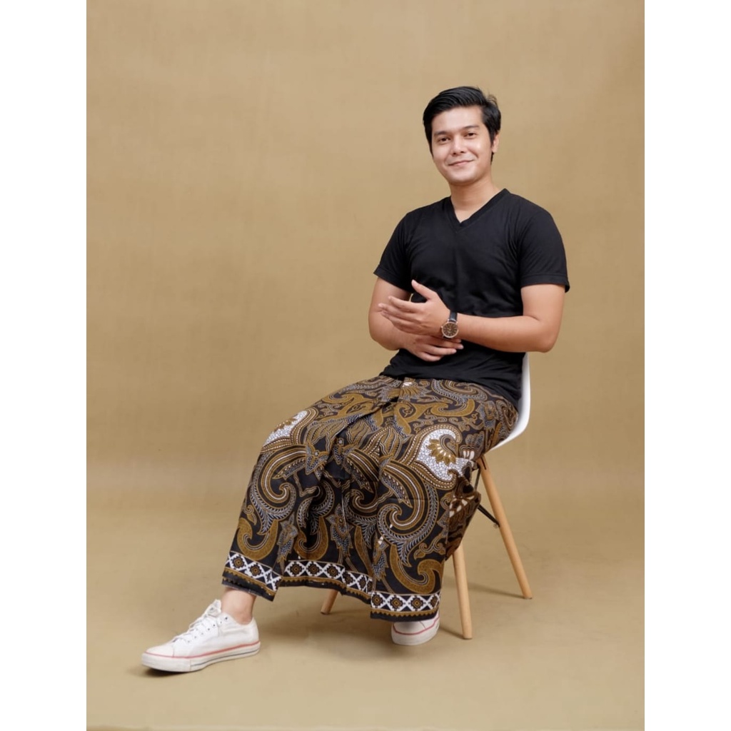 Bawahan Muslim Pria Sarung Pria Dewasa Sarung Batik Pria Sarung Pria Dewasa Sarung Batik Exclusive Sarung Batik Pekalongan Sarung Santri Pria Sarung Batik Premium Sarung Batik Motif Sarung Hitam polos Sarung Batik Kekinian Sarung Batik Terlaris Bisa COD