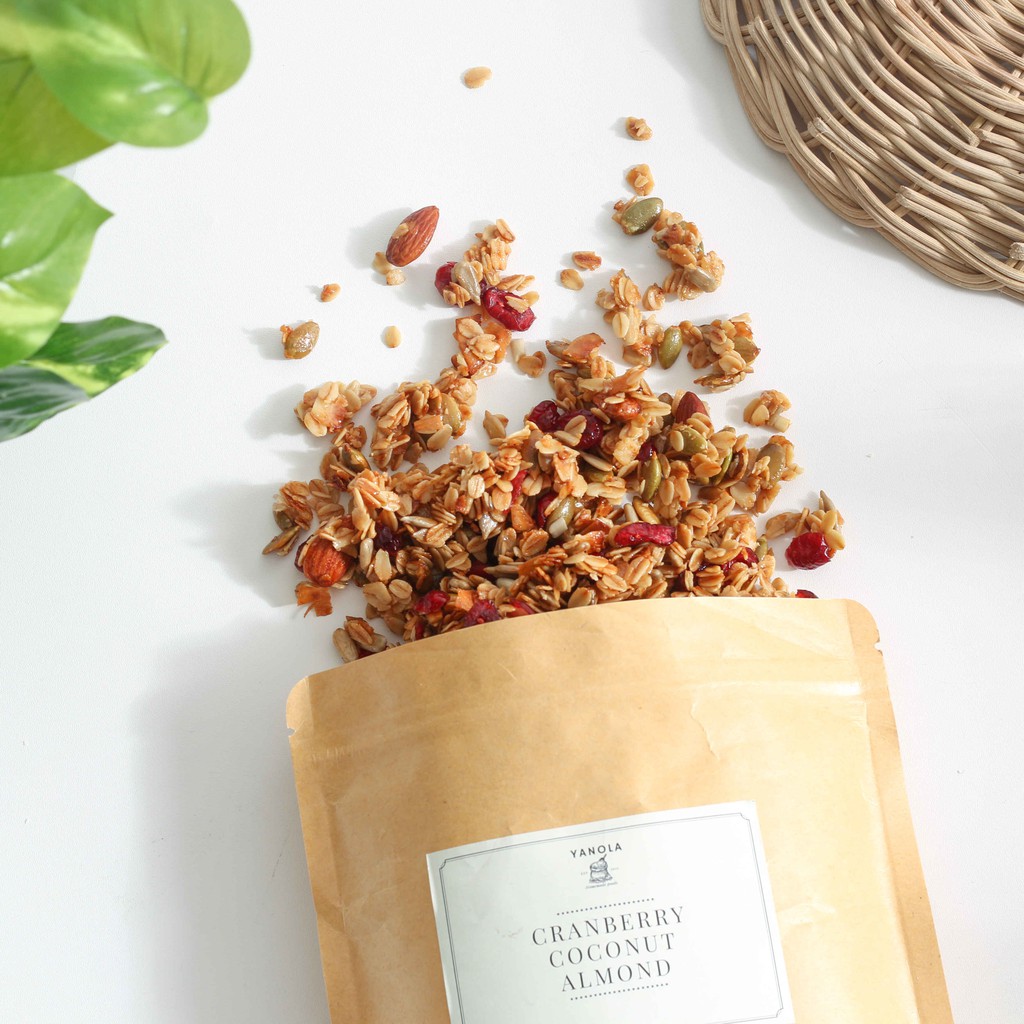 

YANOLA Cranberry Coconut Almond
