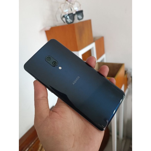 Sharp Aquos Zero 2 resmi