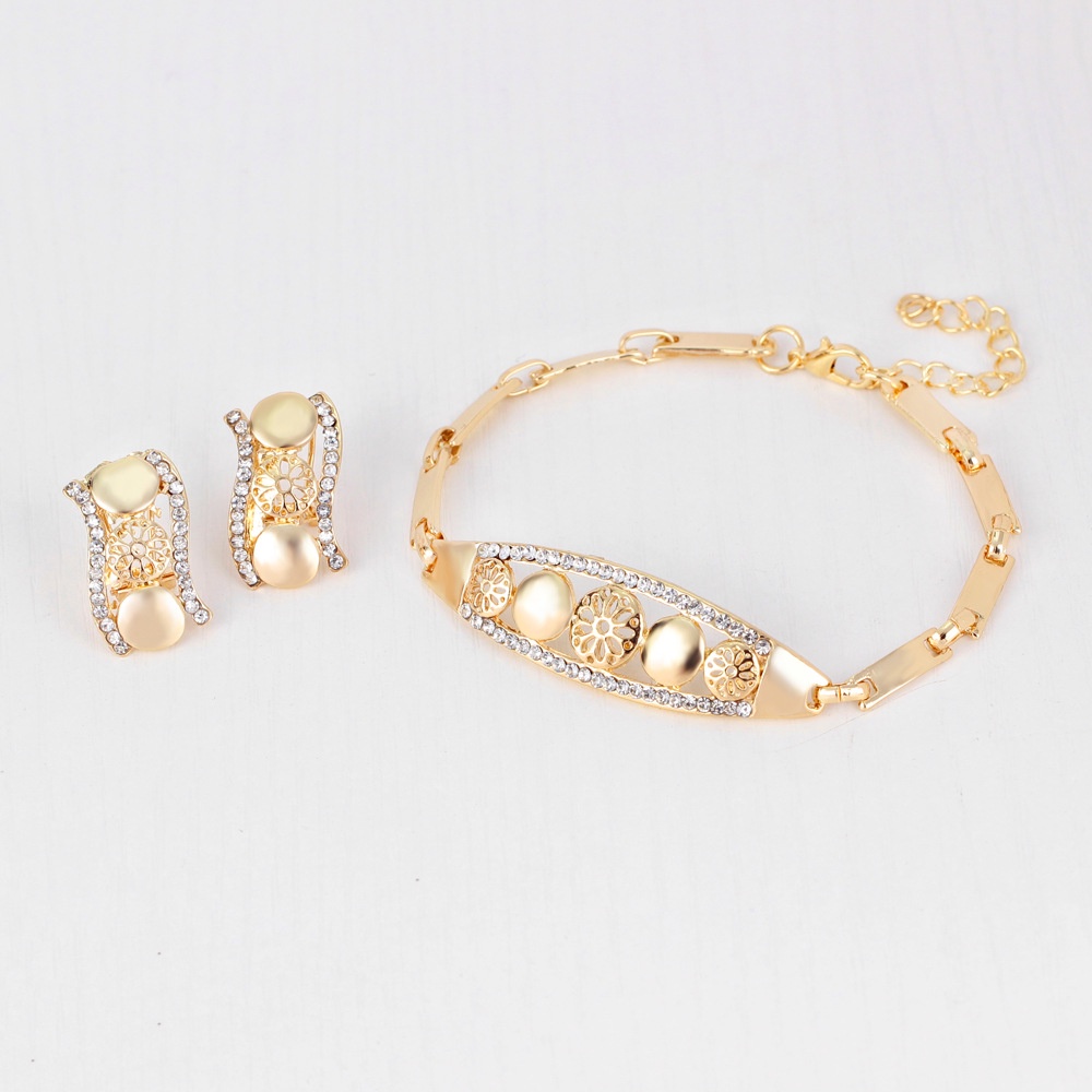 4pcs / set Perhiasan Kalung Anting Gelang Cincin Desain Romantis Untuk Hadiah Pernikahan