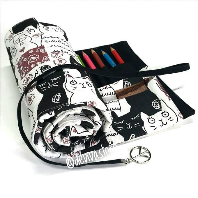 

ROLL PENCIL CASE / TEMPAT PENSIL GULUNG - doodle cats